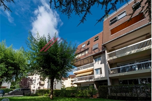 appartement à la vente -   39000  LONS-LE-SAUNIER, surface 107,46 m2 vente appartement - APR735517